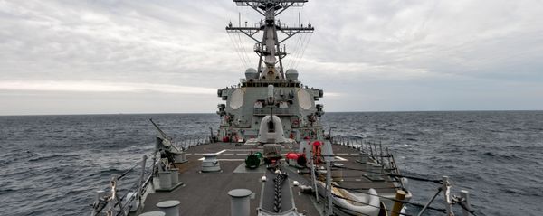 USS Barry sails through Taiwan Strait on 23 April 2020 - Sputnik International