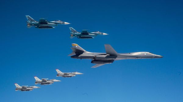 A U.S. Air Force B-1 Lancer from Ellsworth Air Force Base, South Dakota, and F-16 Fighting Falcons from Misawa Air Base, Japan, conducted bilateral joint training with Japan Air Self-Defense Force F-2s off the coast of Northern Japan, April 22, 2020. - Sputnik International