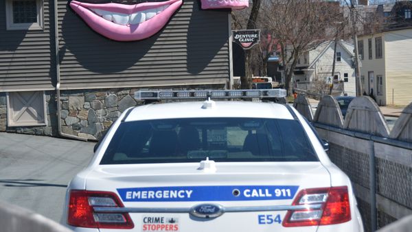 The office of denturist Gabriel Wortman, who police say went on a shooting spree killing multiple people, is seen in Dartmouth, Nova Scotia, Canada April 19, 2020 - Sputnik International