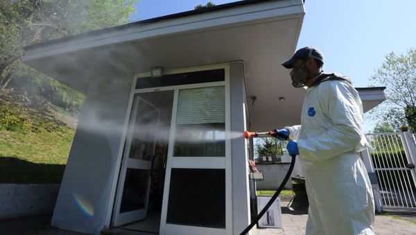 A worker wearing protective clothing is seen spraying disinfectant towards a building in Via Cortina d’Ampezzo in Rome, as the spread of the coronavirus disease (COVID-19) continues, Rome, Italy, April 24, 2020. - Sputnik International