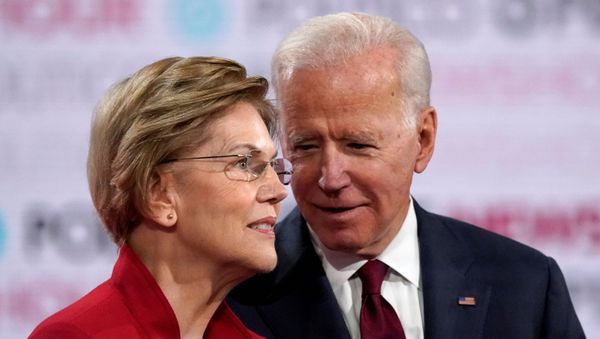 Democratic U.S. presidential candidates Senator Elizabeth Warren and former Vice President Joe Biden talk onstage before the start of the sixth Democratic presidential candidates campaign debate at Loyola Marymount University in Los Angeles, California, U.S., December 19, 2019. Democratic U.S. presidential candidates Senator Elizabeth Warren and former Vice President Joe Biden talk onstage before the start of the sixth Democratic presidential candidates campaign debate at Loyola Marymount University in Los Angeles, California, U.S., December 19, 2019. - Sputnik International