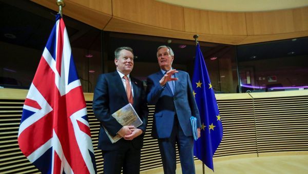 FILE PHOTO: European Union chief Brexit negotiator Michel Barnier and British Prime Minister's Europe adviser David Frost 5 are seen at start of the first round of post -Brexit trade deal talks between the EU and the United Kingdom, in Brussels, Belgium March 2, 2020. Oliver Hoslet/Pool via REUTERS/File Photo - Sputnik International