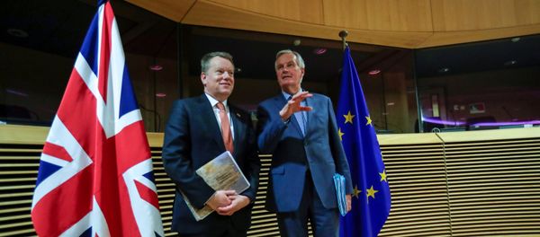 FILE PHOTO: European Union chief Brexit negotiator Michel Barnier and British Prime Minister's Europe adviser David Frost 5 are seen at start of the first round of post -Brexit trade deal talks between the EU and the United Kingdom, in Brussels, Belgium March 2, 2020. Oliver Hoslet/Pool via REUTERS/File Photo - Sputnik International