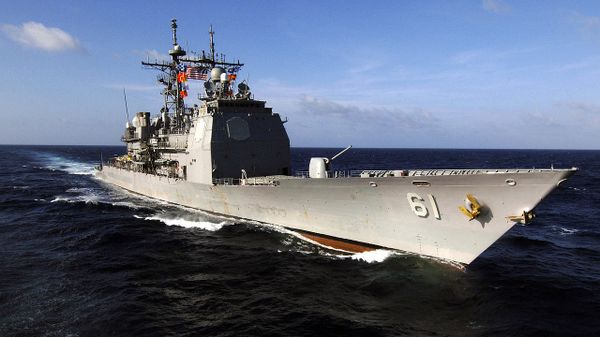 Ticonderoga-class guided missile cruiser USS Monterey (CG 61) conducts routine maneuvers in the Caribbean Sea - Sputnik International