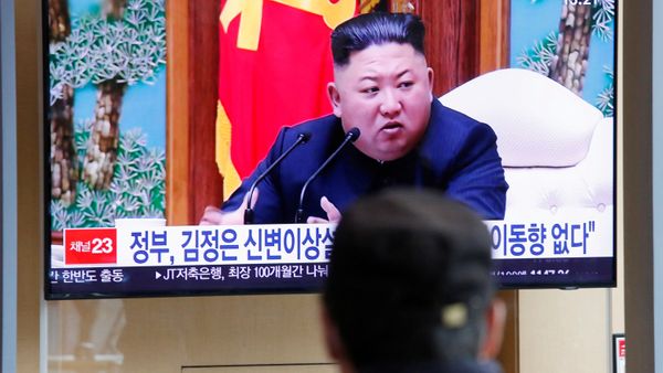 South Korean people watch a TV broadcasting a news report on North Korean leader Kim Jong Un in Seoul, South Korea, April 21, 2020. - Sputnik International