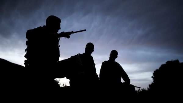 Israeli soldiers from the paratroopers unit wait before the one-minute siren marking the beginning of the Memorial Day for the Fallen Soldier, amid the coronavirus disease (COVID-19) restrictions, near Kisufim, on the Israeli side of the border with Gaza, April 27, 2020 - Sputnik International
