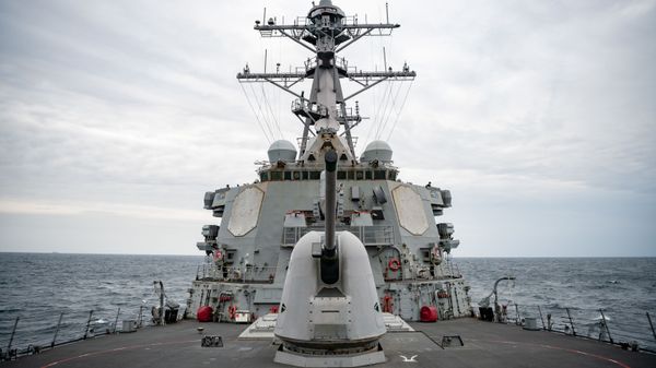 The Arleigh-Burke class guided missile destroyer USS Barry (DDG 52) conducts routine underway operations. Barry is forward-deployed to the U.S. 7th Fleet area of operations in support of security and stability in the Indo-Pacific region. - Sputnik International