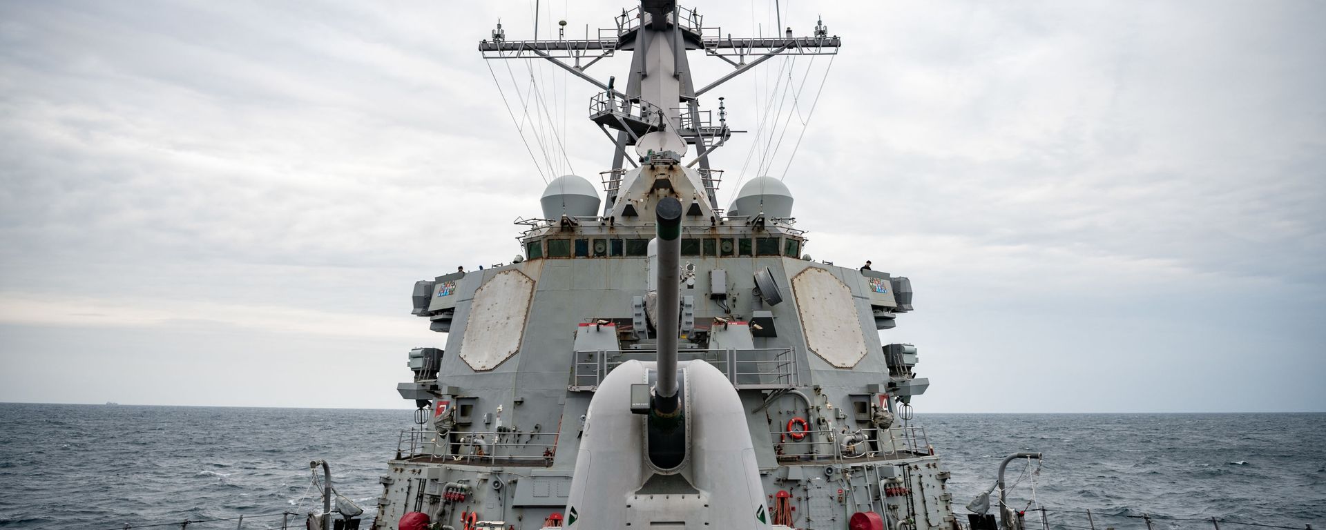 The Arleigh-Burke class guided missile destroyer USS Barry (DDG 52) conducts routine underway operations. Barry is forward-deployed to the U.S. 7th Fleet area of operations in support of security and stability in the Indo-Pacific region. - Sputnik International, 1920, 25.05.2023