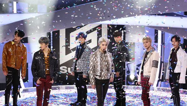 Super M performs Jopping on Nickelodeon - Sputnik International