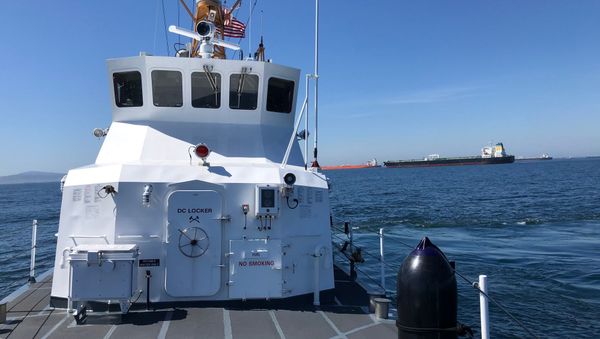The Coast Guard Cutter Narwhal is shown on a patrol of an anchorage where several tanker ships are moored offshore of the ports of Los Angeles and Long Beach, April 23, 2020 - Sputnik International