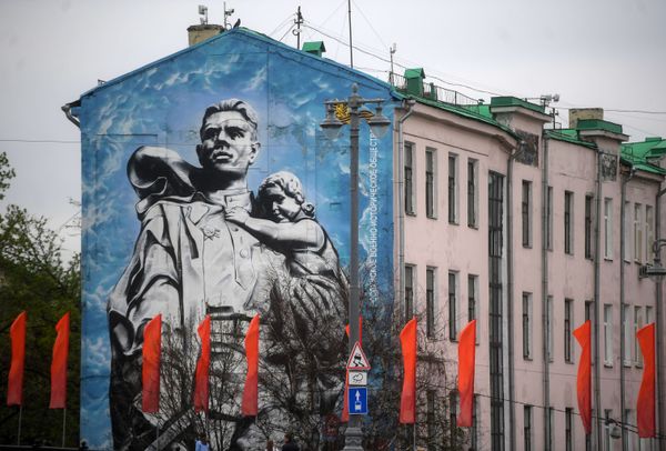 Inspired by Heroes: Murals Painted on Buildings in Russia in Celebration of WWII Victory - Sputnik International