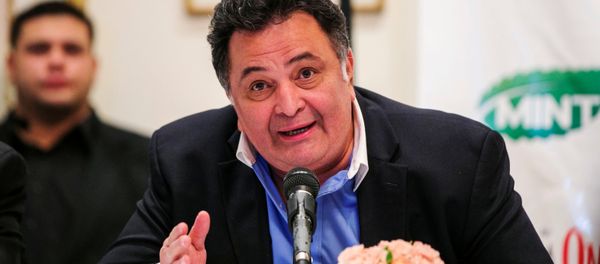 Bollywood actor Rishi Kapoor answers questions during a news conference discussing his new film Besharam in New York, September 23, 2013 - Sputnik International