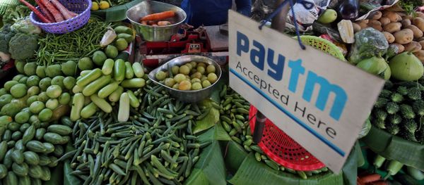 FILE PHOTO: A vendor weighs vegetable next to an advertisement of Paytm, a digital payments firm, hanging amidst his vegetables at a roadside market in Mumbai, India, April 2, 2019 FILE PHOTO: A vendor weighs vegetable next to an advertisement of Paytm, a digital payments firm, hanging amidst his vegetables at a roadside market in Mumbai, India, April 2, 2019 - Sputnik International