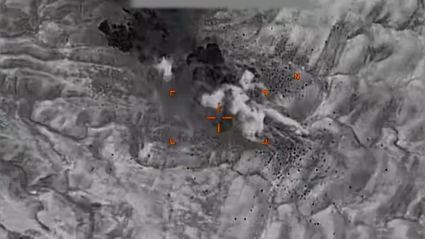 Coalition forces conducted airstrikes on Daesh fighters hiding in 10 caves across the Hamrin Mountains, Iraq, April 29, 2020. - Sputnik International