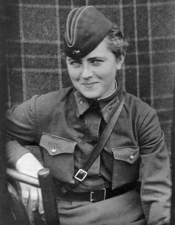 Yevgeniya Zhigulenko, pilot in the 46th Taman Guards Night Bomber Aviation Regiment. She was awarded the Hero of the Soviet Union title on 23 February 1945. Yevgeniya Zhigulenko, pilot in the 46th Taman Guards Night Bomber Aviation Regiment. She was awarded the Hero of the Soviet Union title on 23 February 1945. - Sputnik International