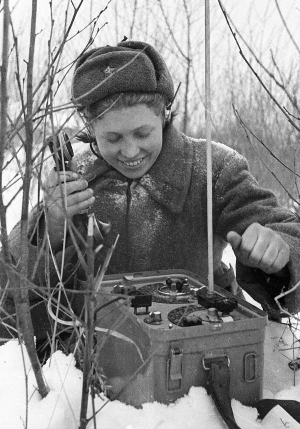 Female signaller on 30 November 1943 Female signaller on 30 November 1943 - Sputnik International