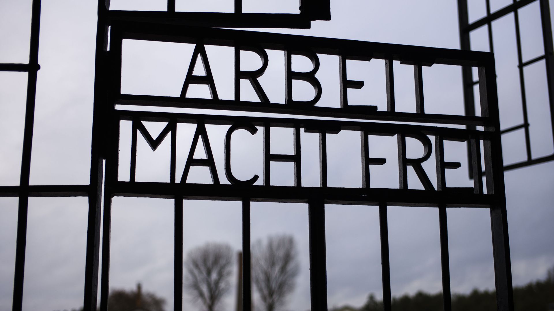 The gate of the Sachsenhausen Nazi death camp with the phrase 'Arbeit macht frei' (work sets you free) stands open at the International Holocaust Remembrance Day, in Oranienburg, about 30 kilometers, (18 miles) north of Berlin, Germany, Sunday, Jan. 27, 2019. The International Holocaust Remembrance Day marks the liberation of the Auschwitz Nazi death camp on Jan. 27, 1945. The gate of the Sachsenhausen Nazi death camp with the phrase 'Arbeit macht frei' (work sets you free) stands open at the International Holocaust Remembrance Day, in Oranienburg, about 30 kilometers, (18 miles) north of Berlin, Germany, Sunday, Jan. 27, 2019. The International Holocaust Remembrance Day marks the liberation of the Auschwitz Nazi death camp on Jan. 27, 1945. - Sputnik International, 1920, 19.04.2021