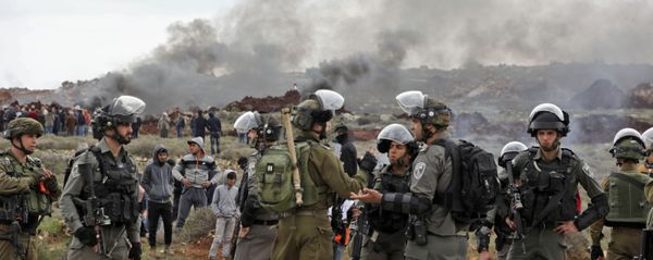 Israeli soldiers and borderguards stand guard during a Palestinian demonstration against Israeli settlements in the village of Qusra, in the Israeli occupied West Bank on March 2, 2020. - Sputnik International