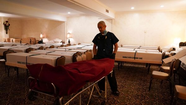 Funeral Director Omar Rodriguez wheels a body from the USNS Comfort into the chapel room at the Gerard J. Neufeld funeral home during the outbreak of the coronavirus disease (COVID-19) in the borough of Queens, New York, U.S., April 26, 2020. - Sputnik International