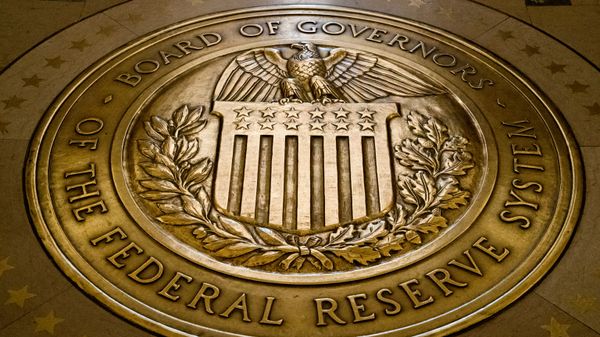 FILE- In this Feb. 5, 2018, file photo, the seal of the Board of Governors of the United States Federal Reserve System is displayed in the ground at the Marriner S. Eccles Federal Reserve Board Building in Washington. Richard Clarida, President Donald Trump's nominee for the No. 2 post at the Federal Reserve, pledged on Tuesday, May 15, to support the Fed's twin goals of stabilizing inflation and maximizing employment while also declaring the importance of the central bank’s independence.  - Sputnik International