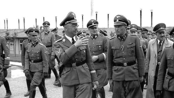 Heinrich Himmler visiting Mauthausen in June 1941. Himmler is talking to Franz Ziereis, camp commandant, with Karl Wolff on the left and August Eigruber on the right. Heinrich Himmler visiting Mauthausen in June 1941. Himmler is talking to Franz Ziereis, camp commandant, with Karl Wolff on the left and August Eigruber on the right. - Sputnik International