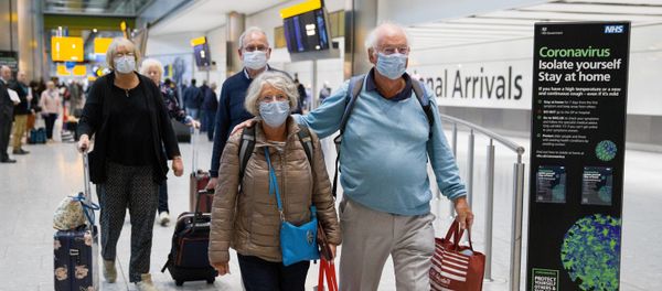 Travellers who had been aboard the Braemar cruise ship, operated by Fred Olsen Cruise Lines, and wearing face masks as a precautionary measure against covid-19, react as they arrive at Heathrow Airport in London on March 19, 2020, after being flown back from Cuba. Travellers who had been aboard the Braemar cruise ship, operated by Fred Olsen Cruise Lines, and wearing face masks as a precautionary measure against covid-19, react as they arrive at Heathrow Airport in London on March 19, 2020, after being flown back from Cuba. - Sputnik International