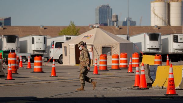A U.S. Army National Guard soldier walks outside a temporary morgue, during the outbreak of the coronavirus disease (COVID-19) in the Brooklyn borough of New York City, U.S., May 5, 2020 - Sputnik International