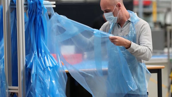 Nissan staff volunteers produce aprons for the NHS with illustrations by local children attached, inside the SASMI building of the Nissan plant in Sunderland, following the outbreak of the coronavirus disease (COVID-19), Sunderland, Britain. - Sputnik International