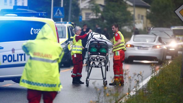 A picture taken on August 10, 2019 shows medics with a stretcher near the al-Noor islamic center mosque where a gunman, armed with multiple weapons, went on a shooting spree in the town of Baerum, an Oslo suburb - Sputnik International