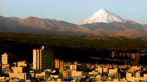 A general view of the Damavand summit northeast of Tehran, Iran, May 19, 2006 - Sputnik International