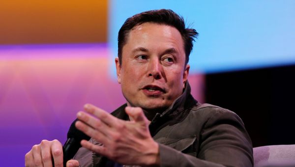 SpaceX owner and Tesla CEO Elon Musk gestures during a conversation with legendary game designer Todd Howard (not pictured) at the E3 gaming convention in Los Angeles, California, U.S., June 13, 2019. - Sputnik International