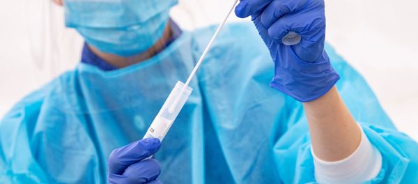 A medical staff wearing protective gear administers tests for the coronavirus disease (COVID-19) at a test facility, in a tent outside the Skane University Hospital in Lund, Sweden. - Sputnik International
