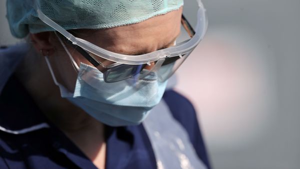 A member of medical staff is seen at an NHS coronavirus disease (COVID-19) testing facility, Wolverhampton, Britain, April 7, 2020 - Sputnik International