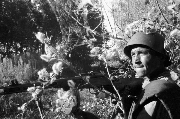 Soldier Toili Atajanov during a battle on the outskirts of Stalingrad Soldier Toili Atajanov during a battle on the outskirts of Stalingrad - Sputnik International