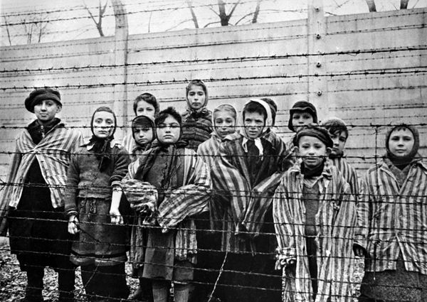 Children imprisoned in the Auschwitz concentration camp, 1945 Children imprisoned in the Auschwitz concentration camp, 1945 - Sputnik International