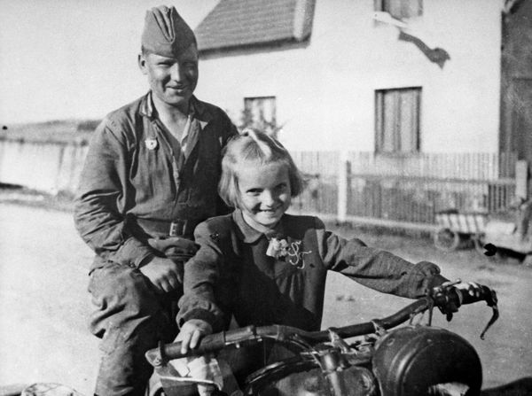 The village of Chimelice, 1945. Soviet soldier and a Czech girl. Taken from the archive of the Central Museum of the Armed Forces of the USSR, 1945 The village of Chimelice, 1945. Soviet soldier and a Czech girl. Taken from the archive of the Central Museum of the Armed Forces of the USSR, 1945 - Sputnik International