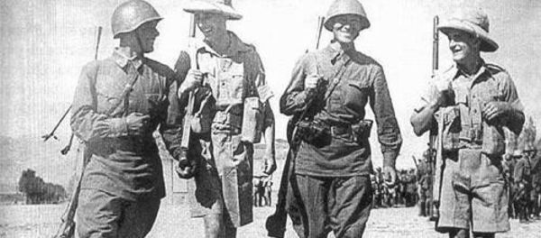 Soviet and British infantrymen walks shoulder to shoulder in Iran, 1941 Soviet and British infantrymen walks shoulder to shoulder in Iran, 1941 - Sputnik International