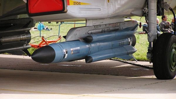 Russian Kh-31-missile (NATO-code: AS-17 Krypton) attached to the left wing of a russian fighter aircraft, displayed at the MAKS Airshow 2003 - Sputnik International