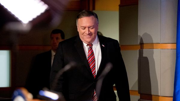 U.S. Secretary of State Mike Pompeo arrives for a news conference at the State Department, in Washington, U.S., April 29, 2020. - Sputnik International