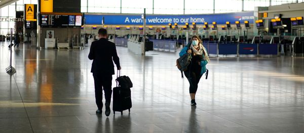 A woman wearing a mask is seen at Heathrow airport, London, Britain, April 5, 2020. - Sputnik International