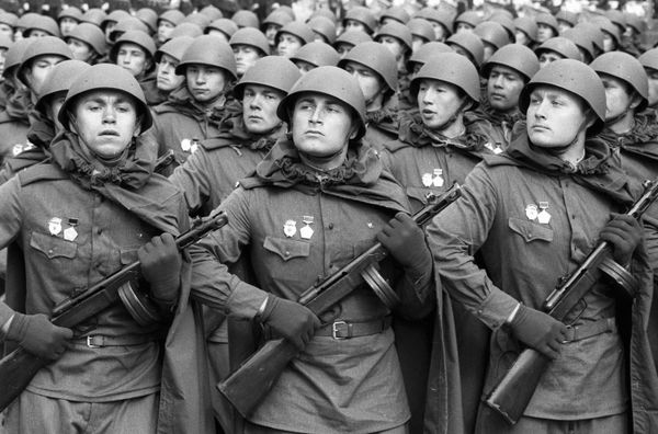 Protecting the Peace: Best Photos From WWII Victory Celebrations Through the Ages - Sputnik International