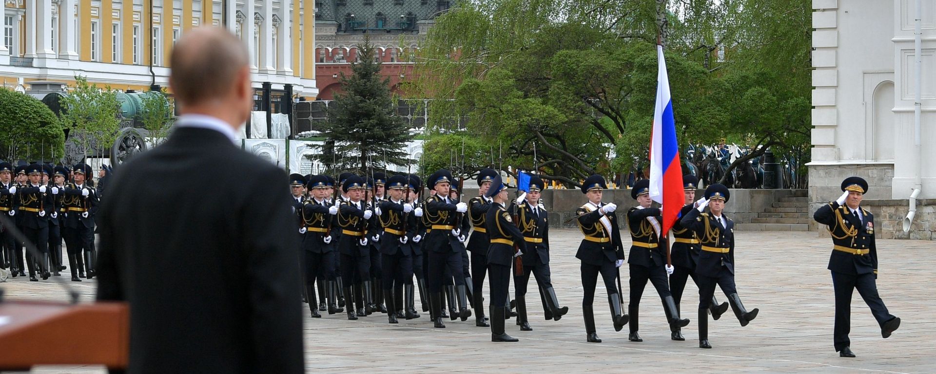 Russian President Vladimir Putin attends a parade of the Kremlin Regiment - also known as the Presidential Regiment - as part of the Victory Day events commemorating its 75th anniversary - Sputnik International, 1920, 20.12.2022