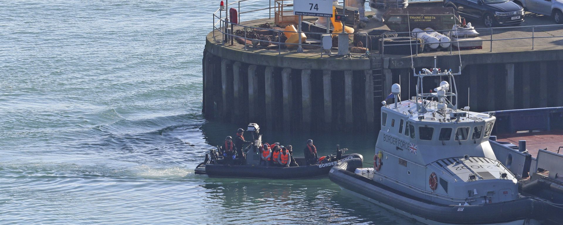 A Border Force boat returns to Dover, Kent, England - Sputnik International, 1920, 08.09.2021