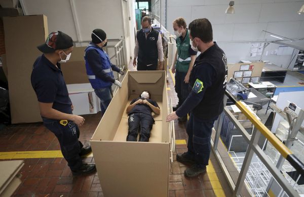 Colombian Company Designs Hospital Bed That Turns Into Coffin Amid COVID-19 Spread - AP - Sputnik International