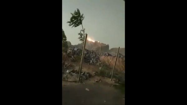 Lightning strike caught a mountain on fire near kabrai town in Mahoba district of UP - Sputnik International