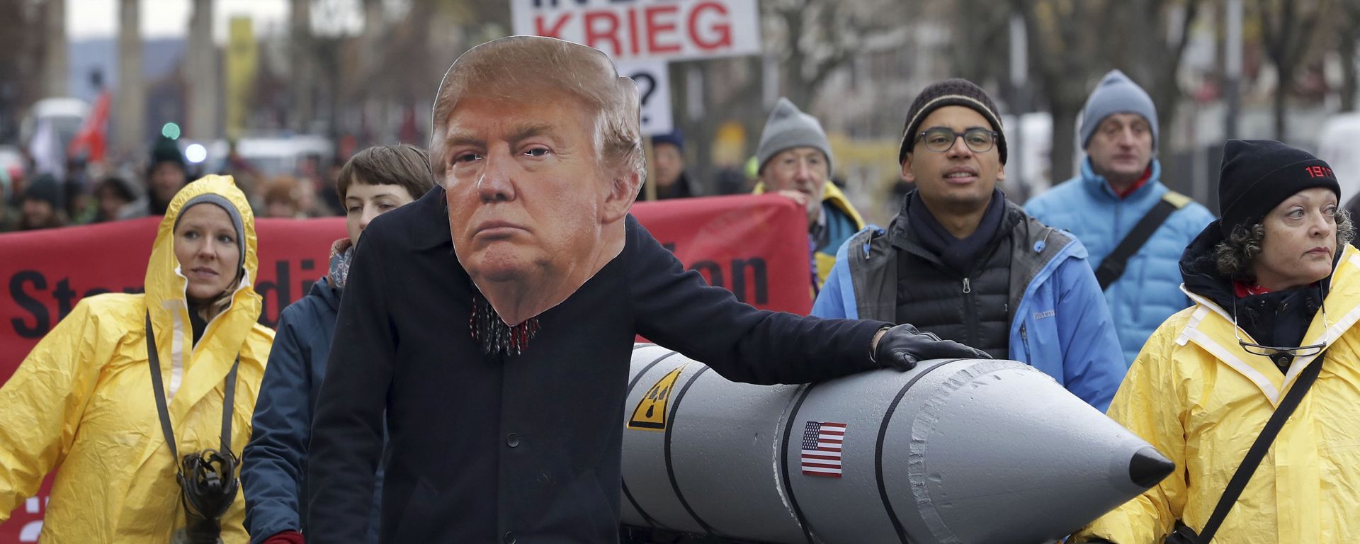 An anti-war protester wears a mask showing US President Donald Trump in Berlin, Germany, Saturday, Nov. 18, 2017 during a demonstration against nuclear weapons near the Brandenburg Gate An anti-war protester wears a mask showing US President Donald Trump in Berlin, Germany, Saturday, Nov. 18, 2017 during a demonstration against nuclear weapons near the Brandenburg Gate - Sputnik International, 1920, 29.02.2024