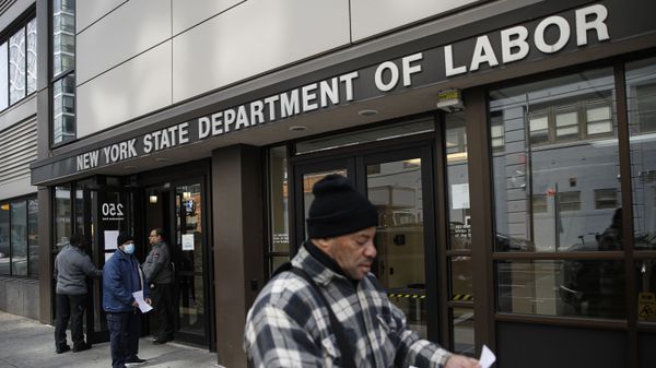 In this March 18, 2020 file photo, visitors to the Department of Labor are turned away at the door by personnel due to closures over coronavirus concerns in New York - Sputnik International
