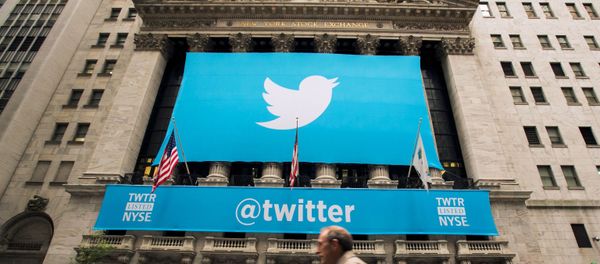 Twitter logo on the front of the New York Stock Exchange - Sputnik International