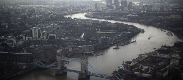 Tower Bridge, centre, and the Canary Wharf business district in the distance as the River Thames flows through London, are seen through a window during the official opening of The View viewing platform at the 95-storey Shard skyscraper in London, 1 February 2013 - Sputnik International