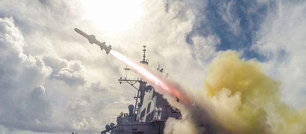 Harpoon missile fired in the waters near Guam Harpoon missile fired in the waters near Guam - Sputnik International